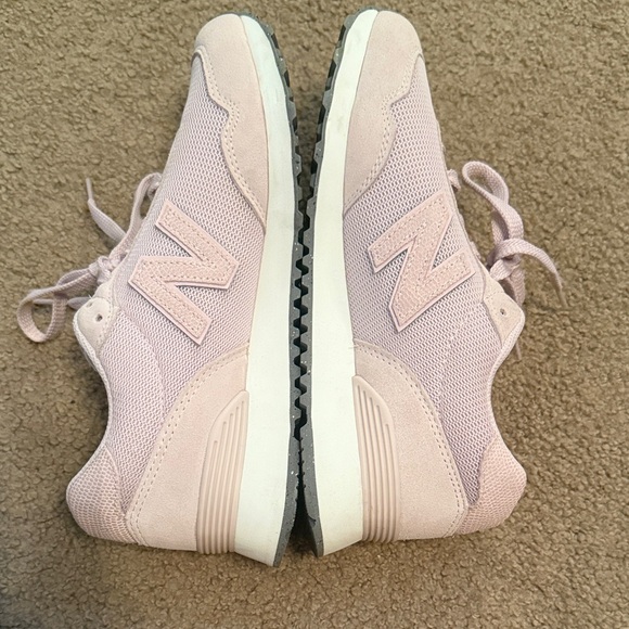 NEVER WORN New Balance Women's Light Pink Sneakers - Picture 3 of 4